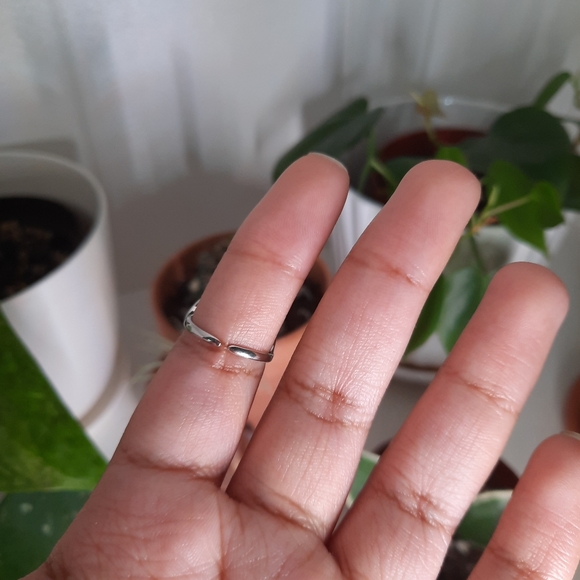 Adjustable Silver Abstract Ring - Picture 3 of 3